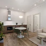 Art Noveau Quarter Apartment With Patio
