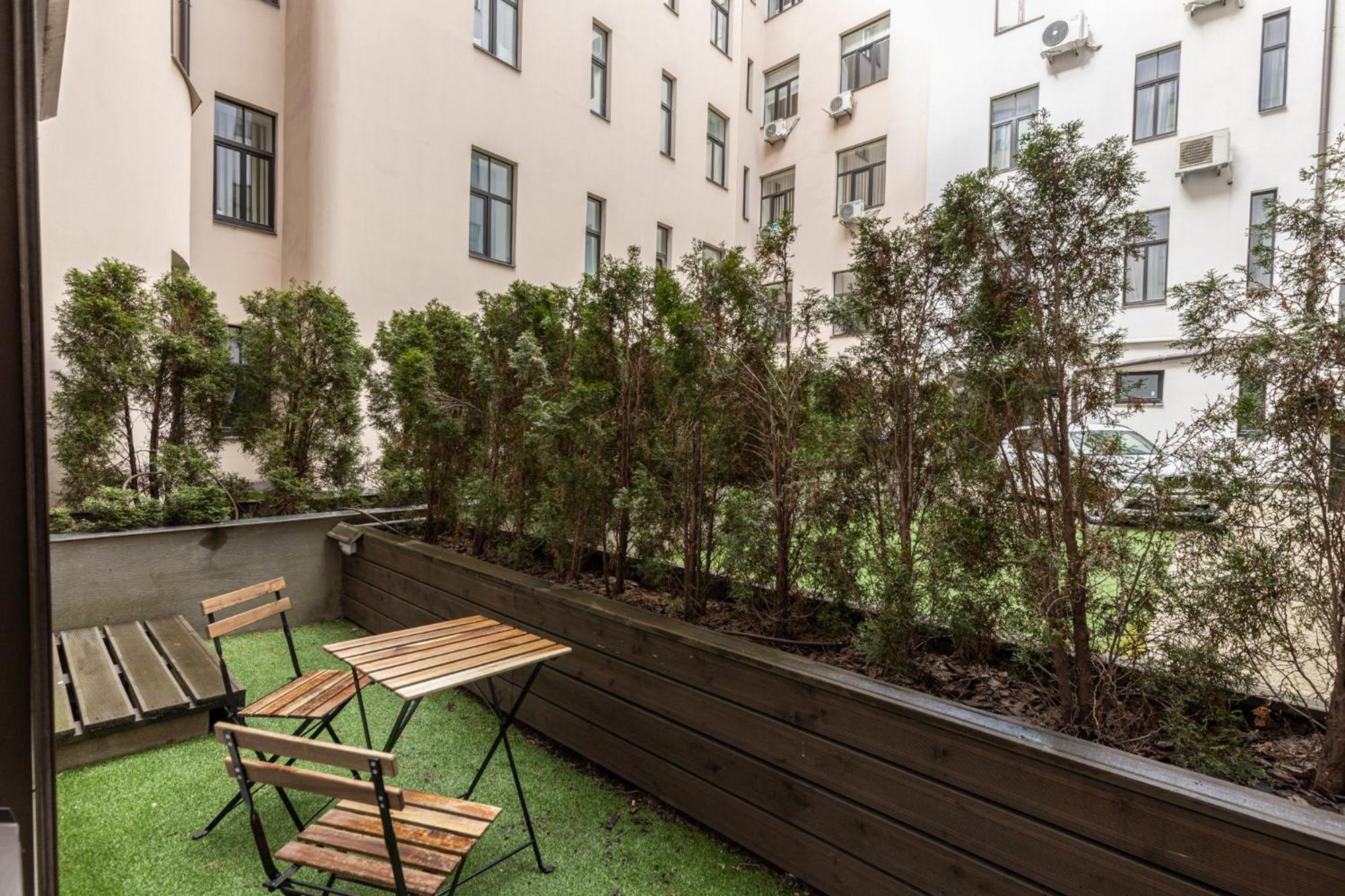 Art Noveau Quarter With Patio *